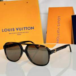 Picture of Louis Vuitton Sunglasses _SKUfw79339268fw